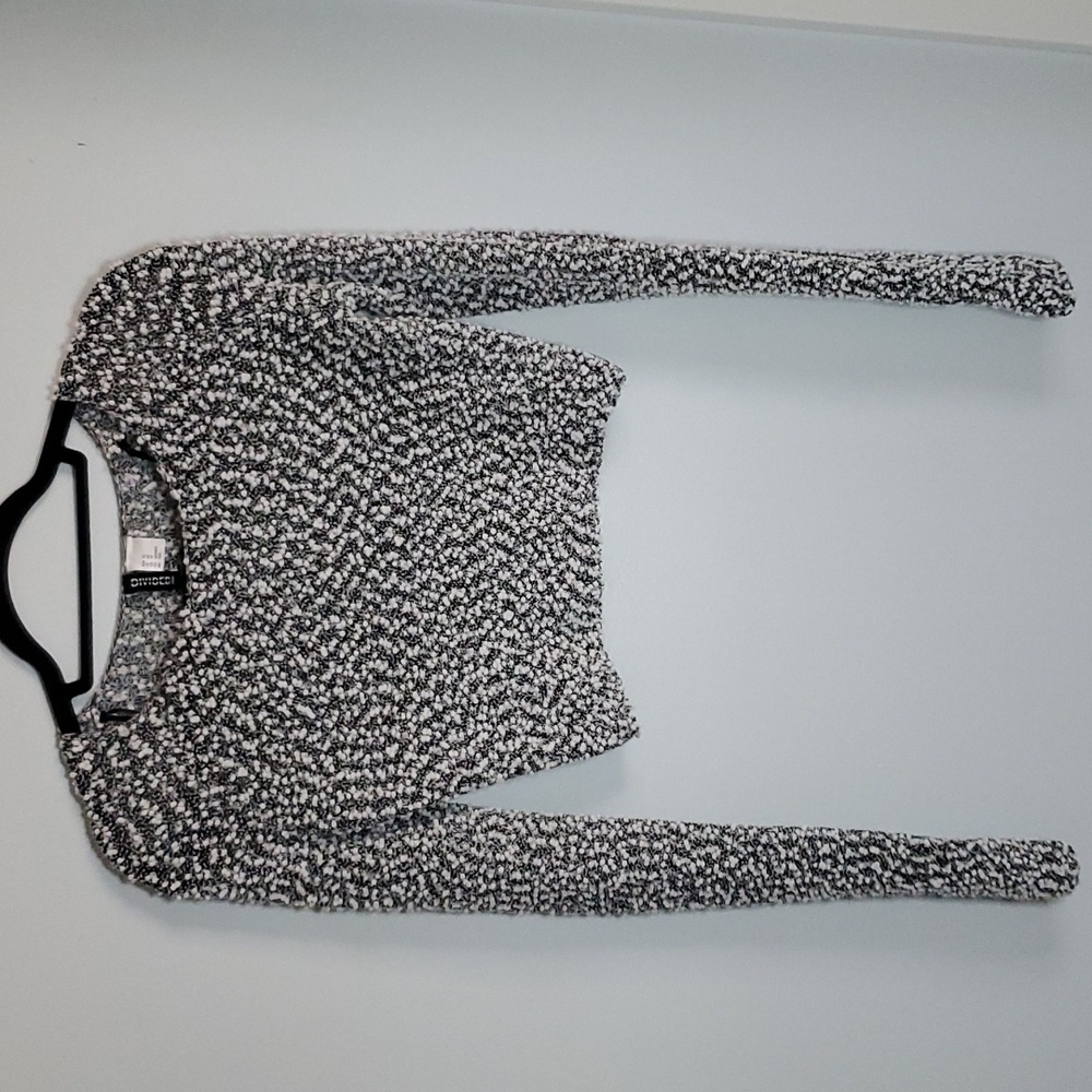H&M Divided Wimsigoth Popcorn Knit Black White Long Sleeve Crop Top